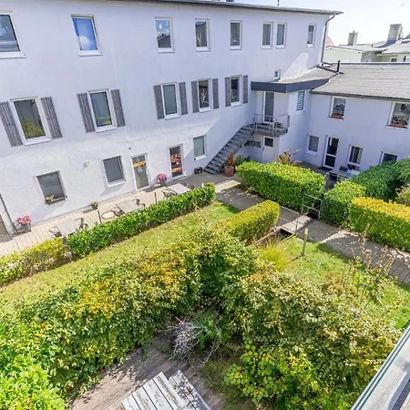 - 1 Im Appartementhaus Hafenriff * Sassnitz